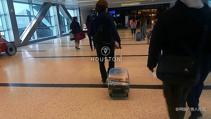 秘鲁旅游局创意活动 景点旅行箱